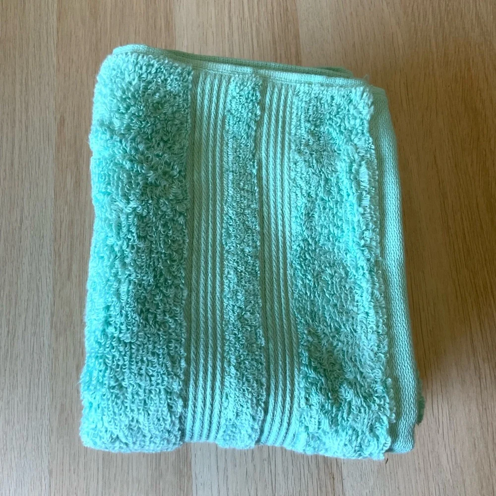 Mainstays Performance Solid Hand Towels